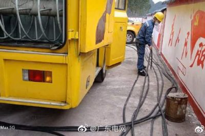 開(kāi)展《黨員“亮身份”，三排電幫手電亮“藝術(shù)節(jié)”》主題黨日活動(dòng)