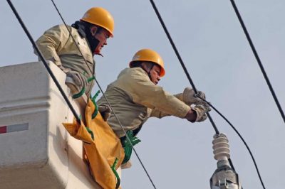 為機場村新建的4座農(nóng)灌提水站搭接10千伏供電線路