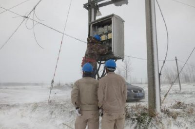 國網漣水縣供電公司五港供電所孫莊配變發(fā)生故障