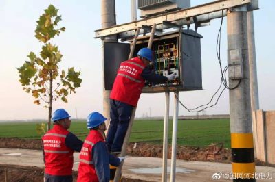 在隆堯縣孟村9號(hào)等農(nóng)業(yè)變壓器臺(tái)區(qū)開箱巡視設(shè)備