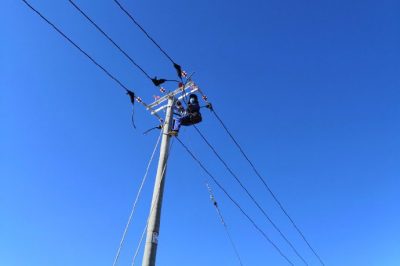 在石玻5713線進(jìn)行線路檢修