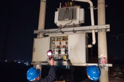 在夜間電力負(fù)荷高峰期對變壓器、線路進(jìn)行巡視