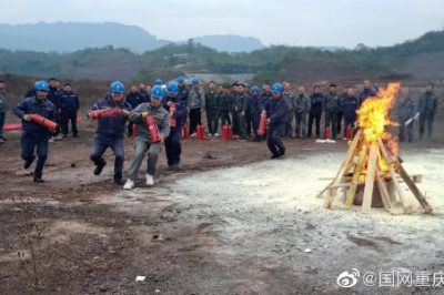 國網(wǎng)重慶綦南供電公司在12月4日至5日開展了為期2天的應(yīng)急演練、消防知識培訓(xùn)活動