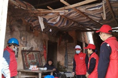 開展“關(guān)愛老人，為家居線路保安全”為主題的愛心志愿活動