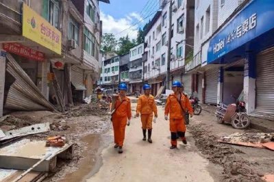 四川南充：搶通！營(yíng)山縣受災(zāi)區(qū)域正有序恢復(fù)供電