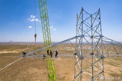 140.4米！西北最高電力鐵塔組立完畢