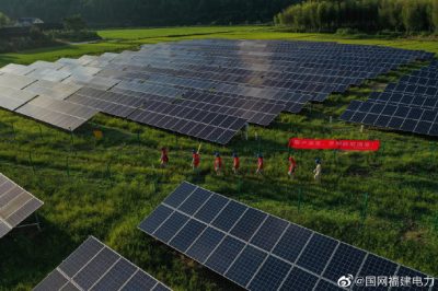 義務(wù)檢查光伏板固定架、配電箱等設(shè)施