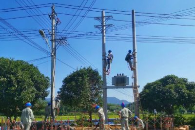 國網(wǎng)通山縣供電公司完成實驗中學畈泥分校新建臺區(qū)送電工作